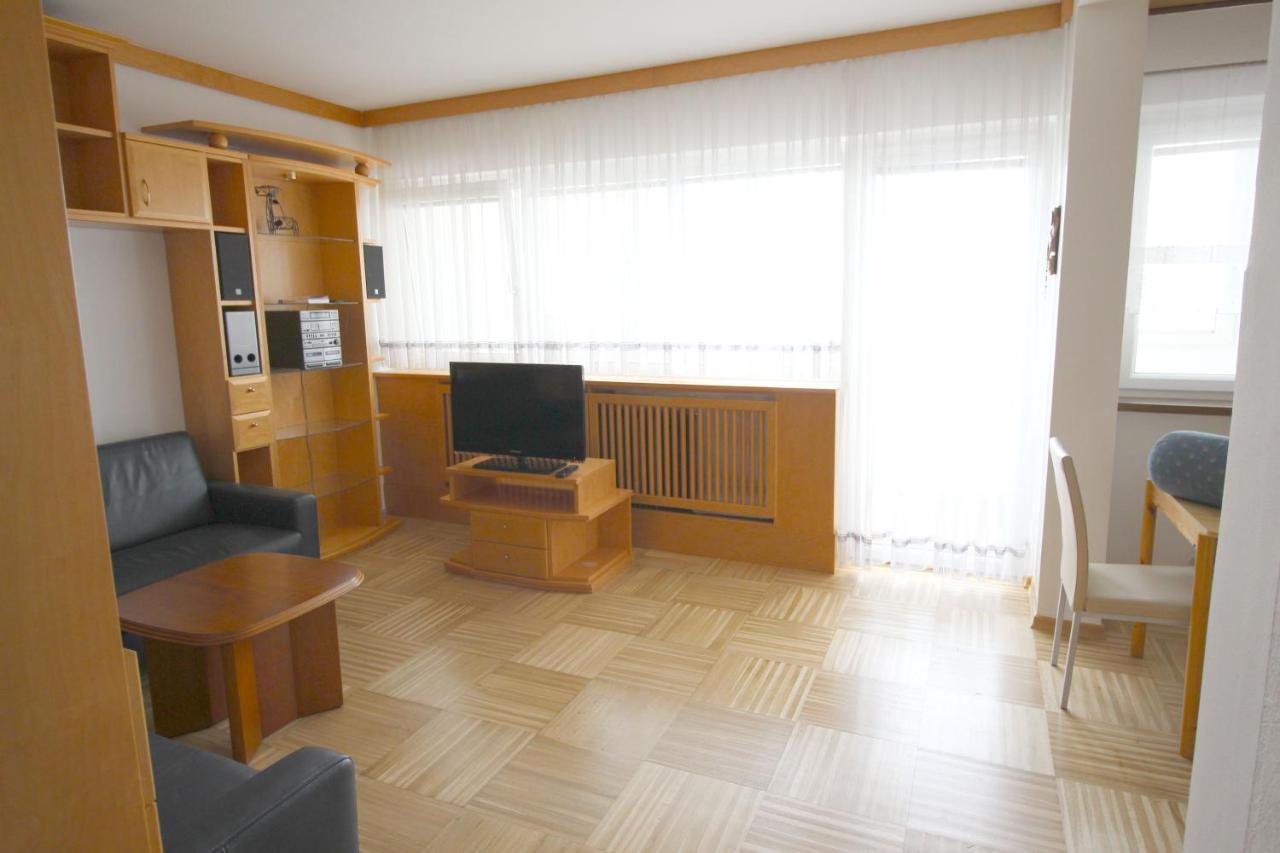Geraeumige Ferienwohnung Im Zentrum Sankt Poelten Luaran gambar